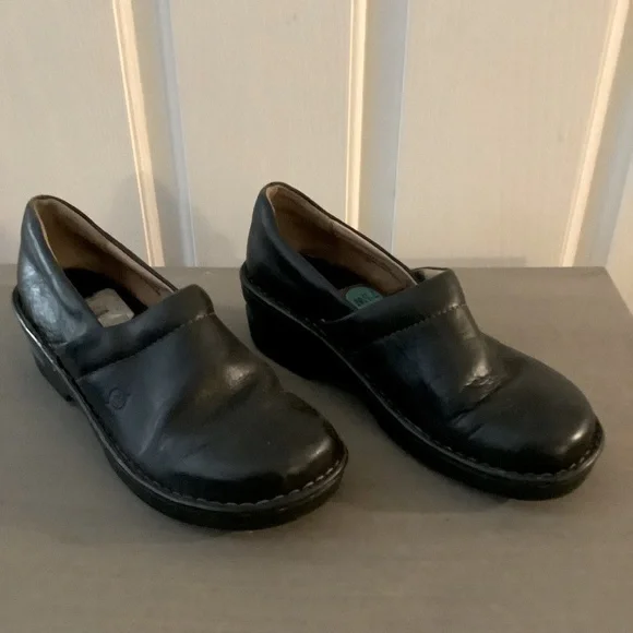 Born brand Womens loafer style black shoe, 7 1/2 W, leather upper & linings - Picture 1 of 7